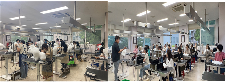왼쪽 사진은 학생들이 반려동물 미용을 하고 있는 사진과 오른쪽 사진은 열심히 강의를 듣고있는 학생들과 교수님 사진